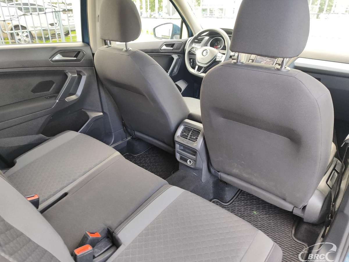 Volkswagen Tiguan - 12