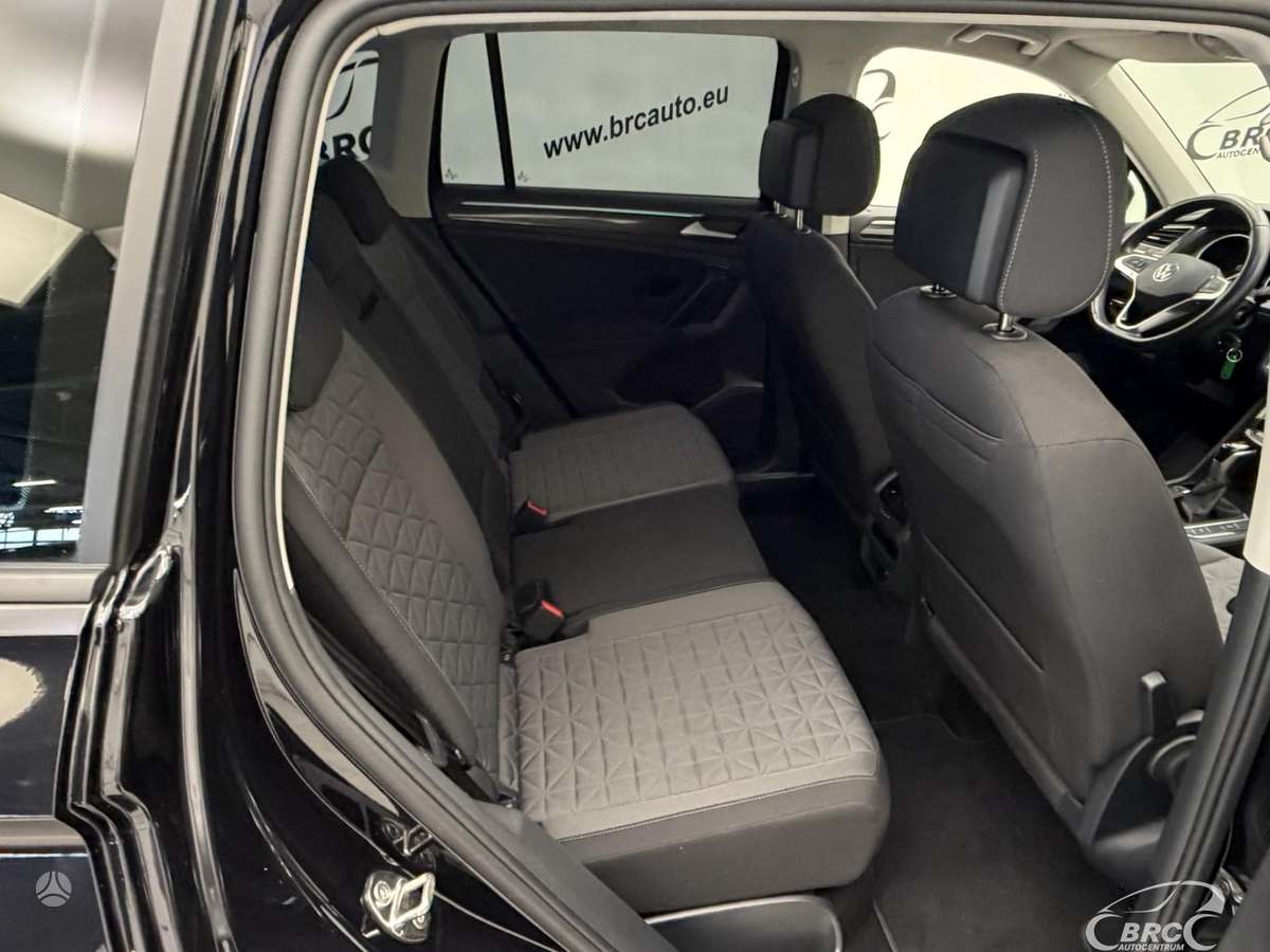 Volkswagen Tiguan - 12