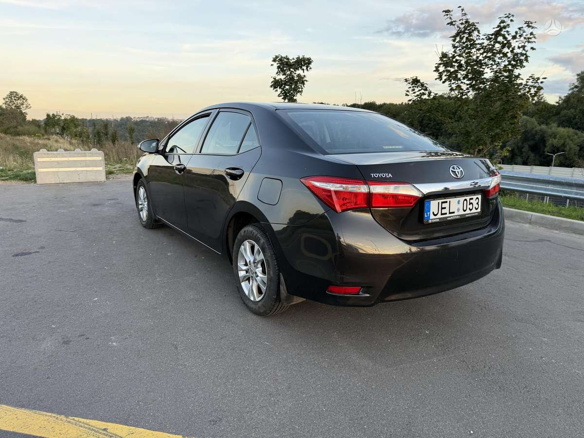 Toyota Corolla - 2