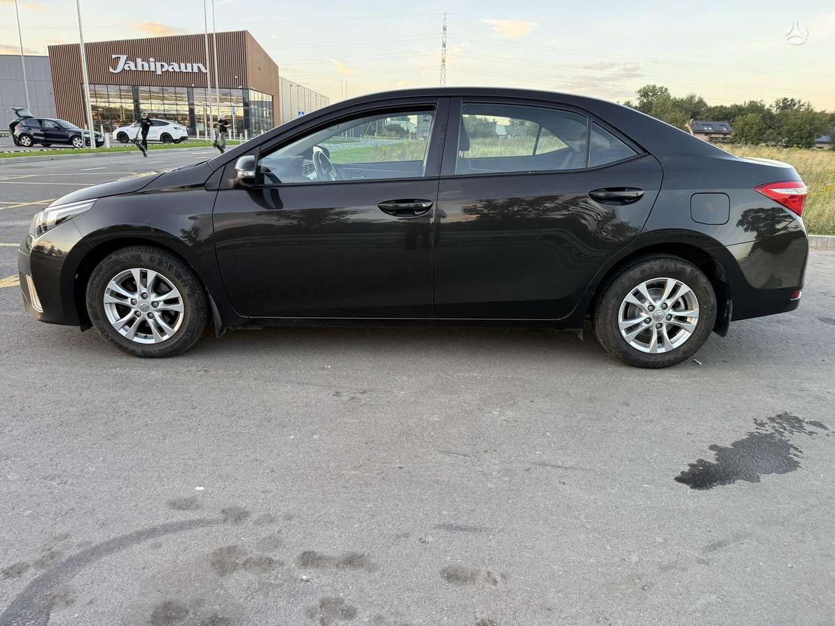 Toyota Corolla - 5