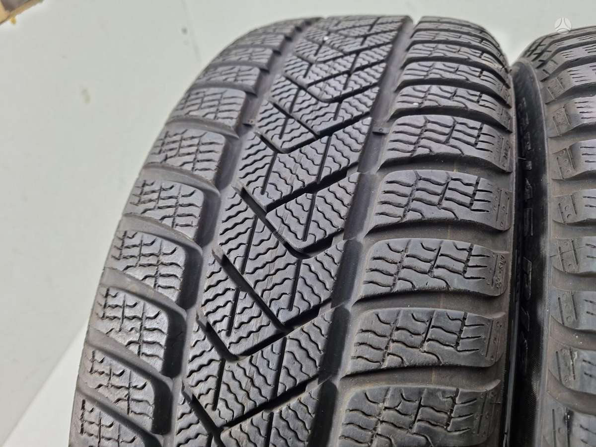 Pirelli 6-7mm, 2022m, всесезонные 225/45 R18