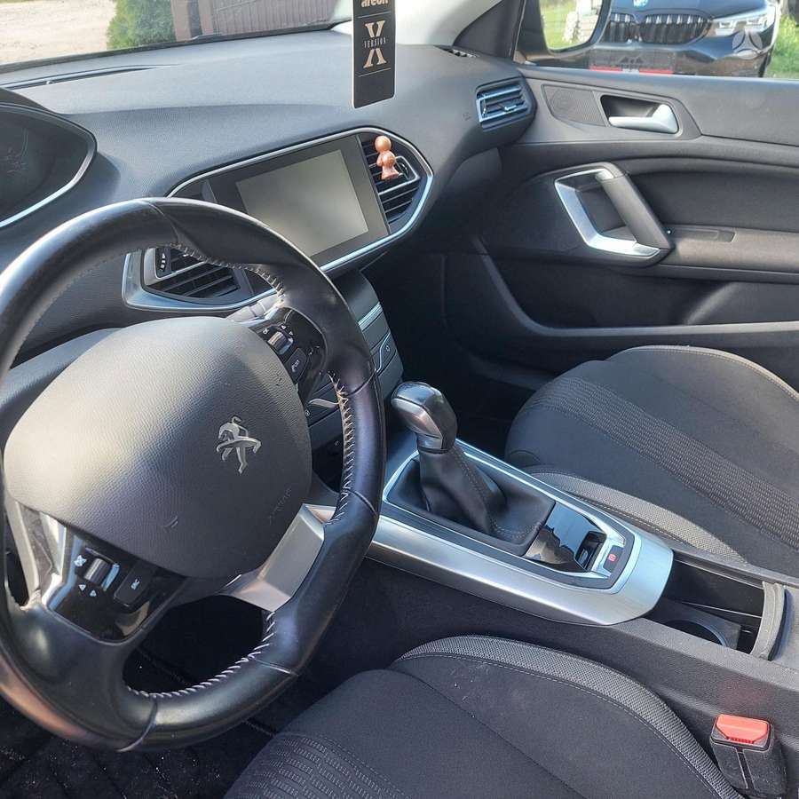 Peugeot 308 - 8