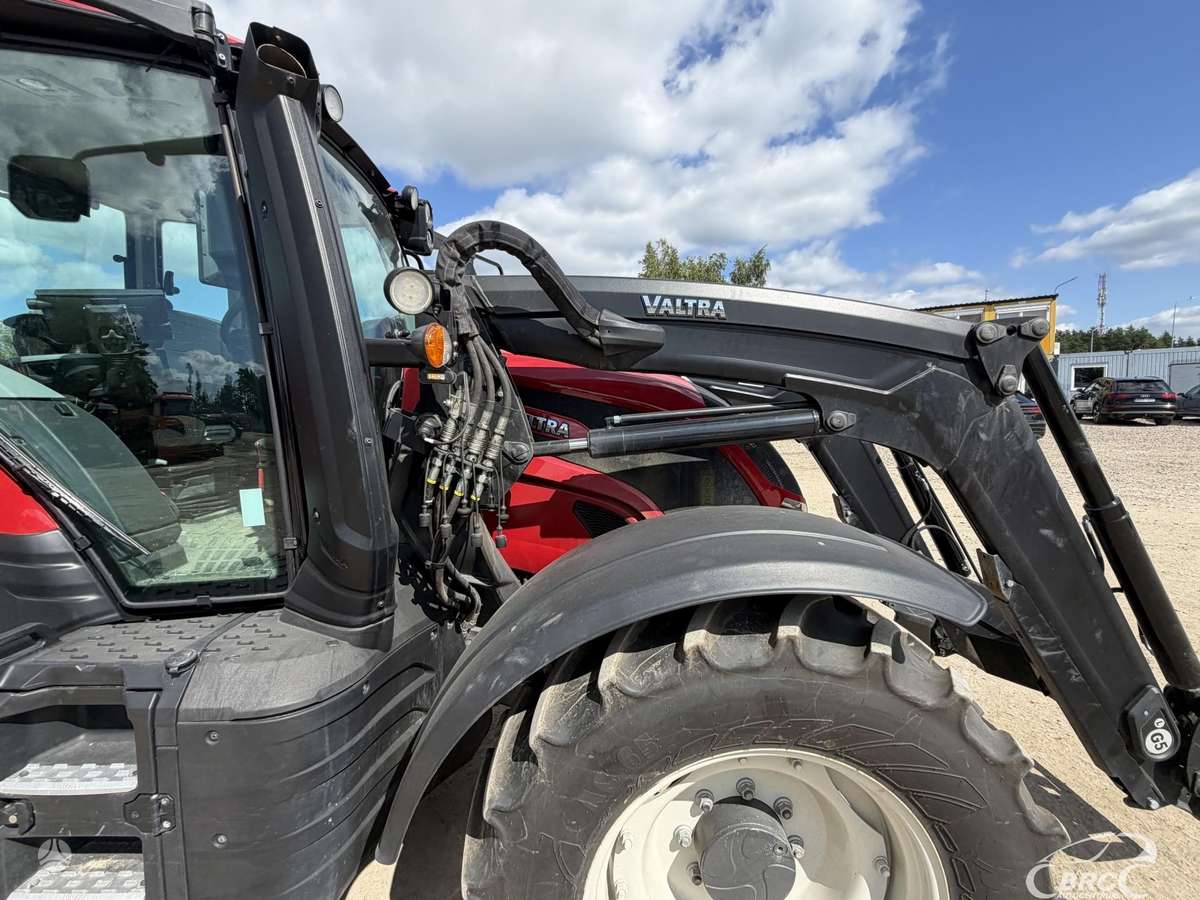 Valtra N155E Frontalinis krautuvas .., tractors