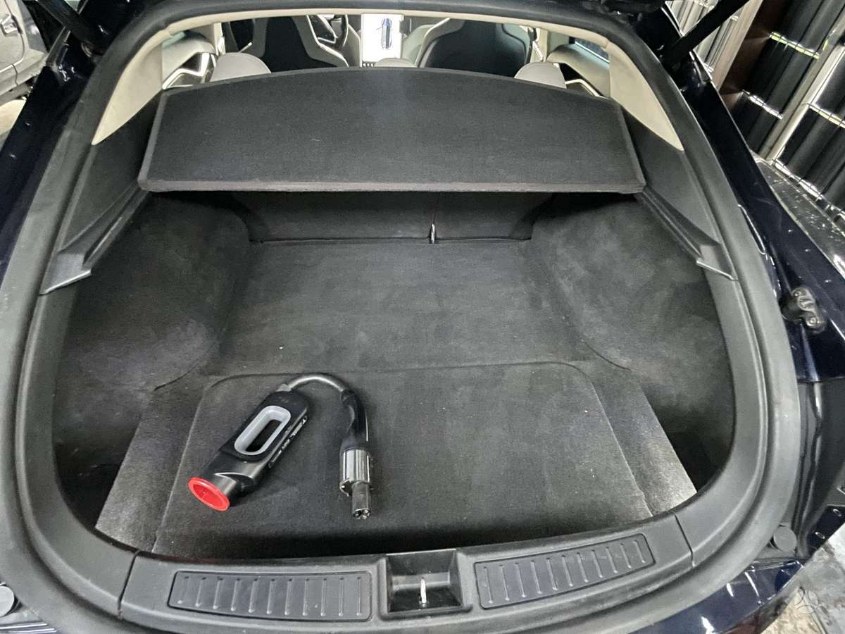 Tesla Model S, 85 kWh, saloon / sedan