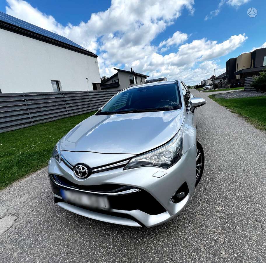Toyota Avensis - 1