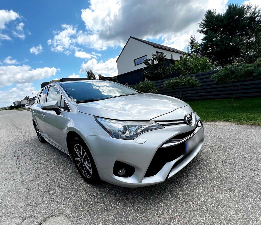 Toyota Avensis - 8