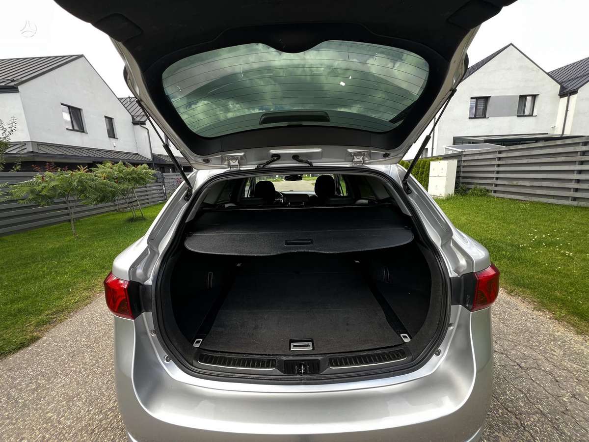 Toyota Avensis - 9