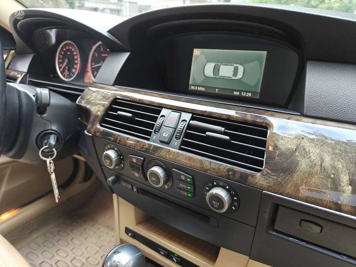 BMW 545, 4.4 l., Седан