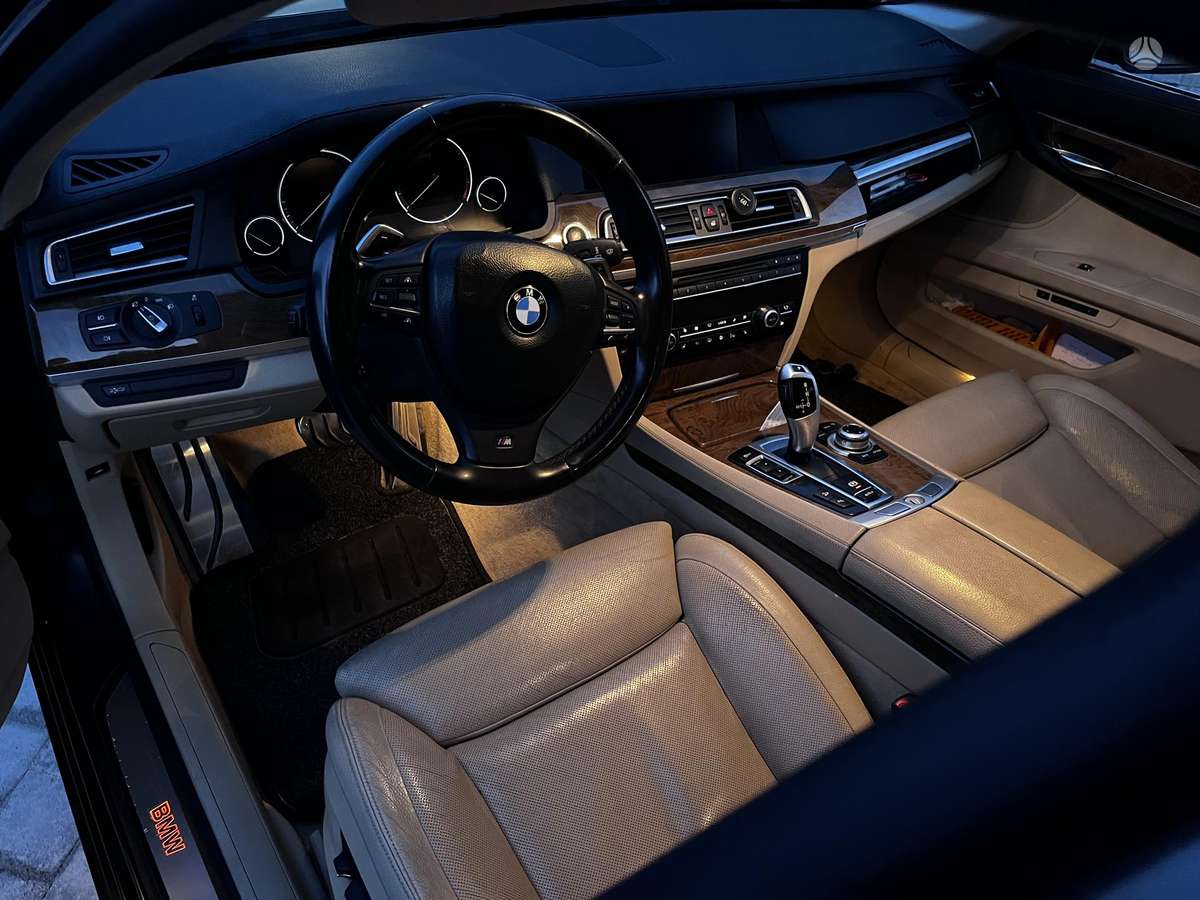 BMW 740, 3.0 l., Седан