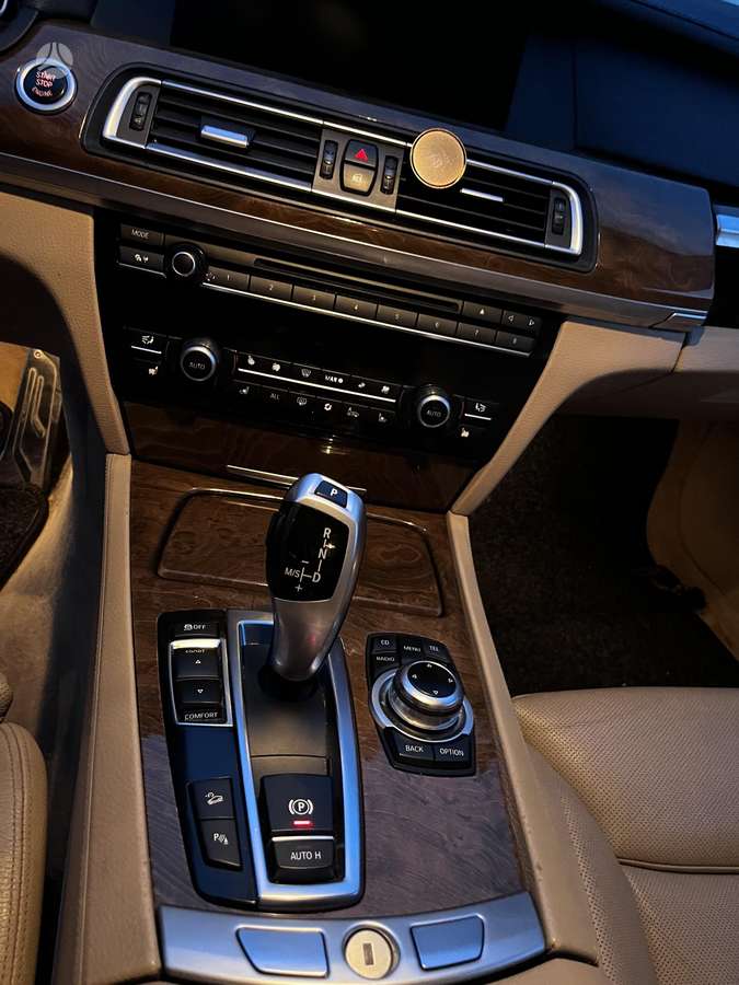 BMW 740, 3.0 l., Седан