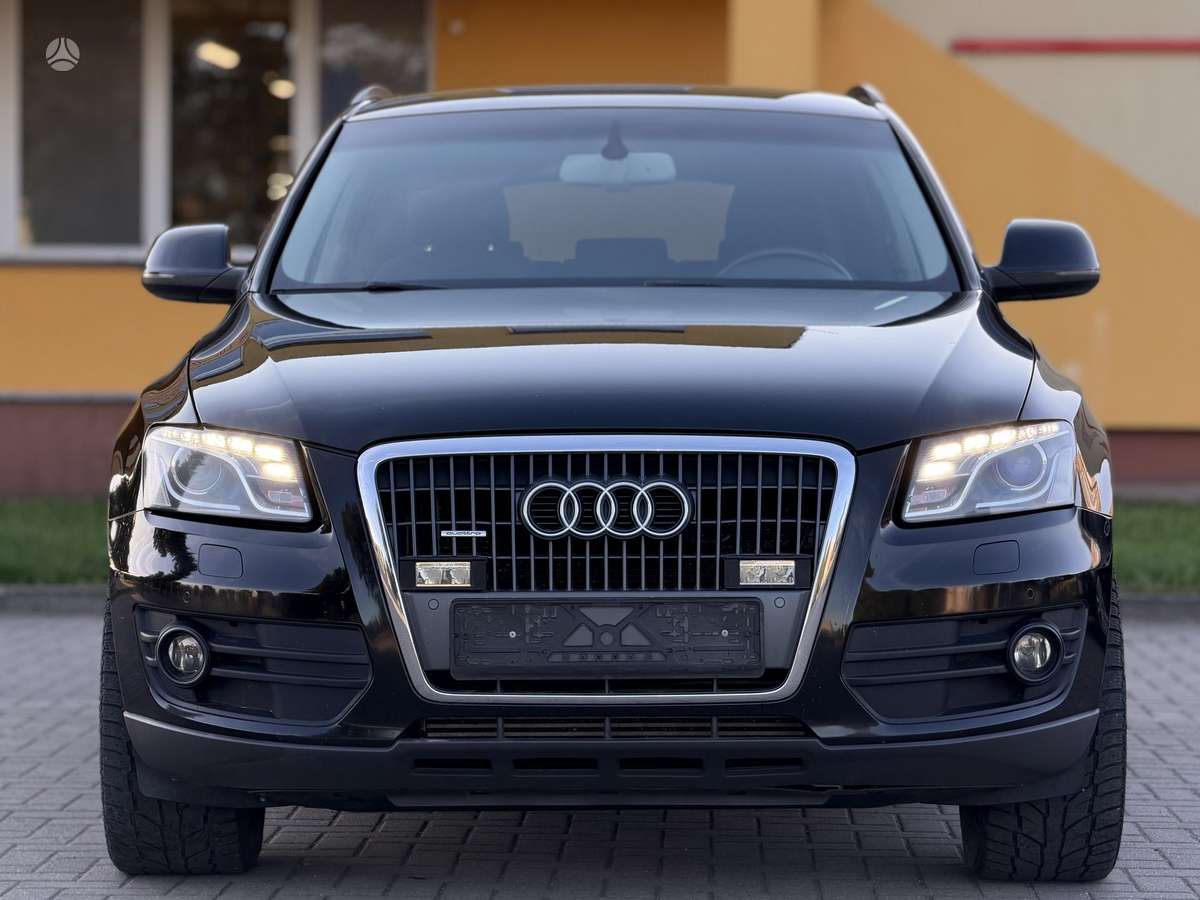 Audi Q5, 2.0 l., off-road / crossover