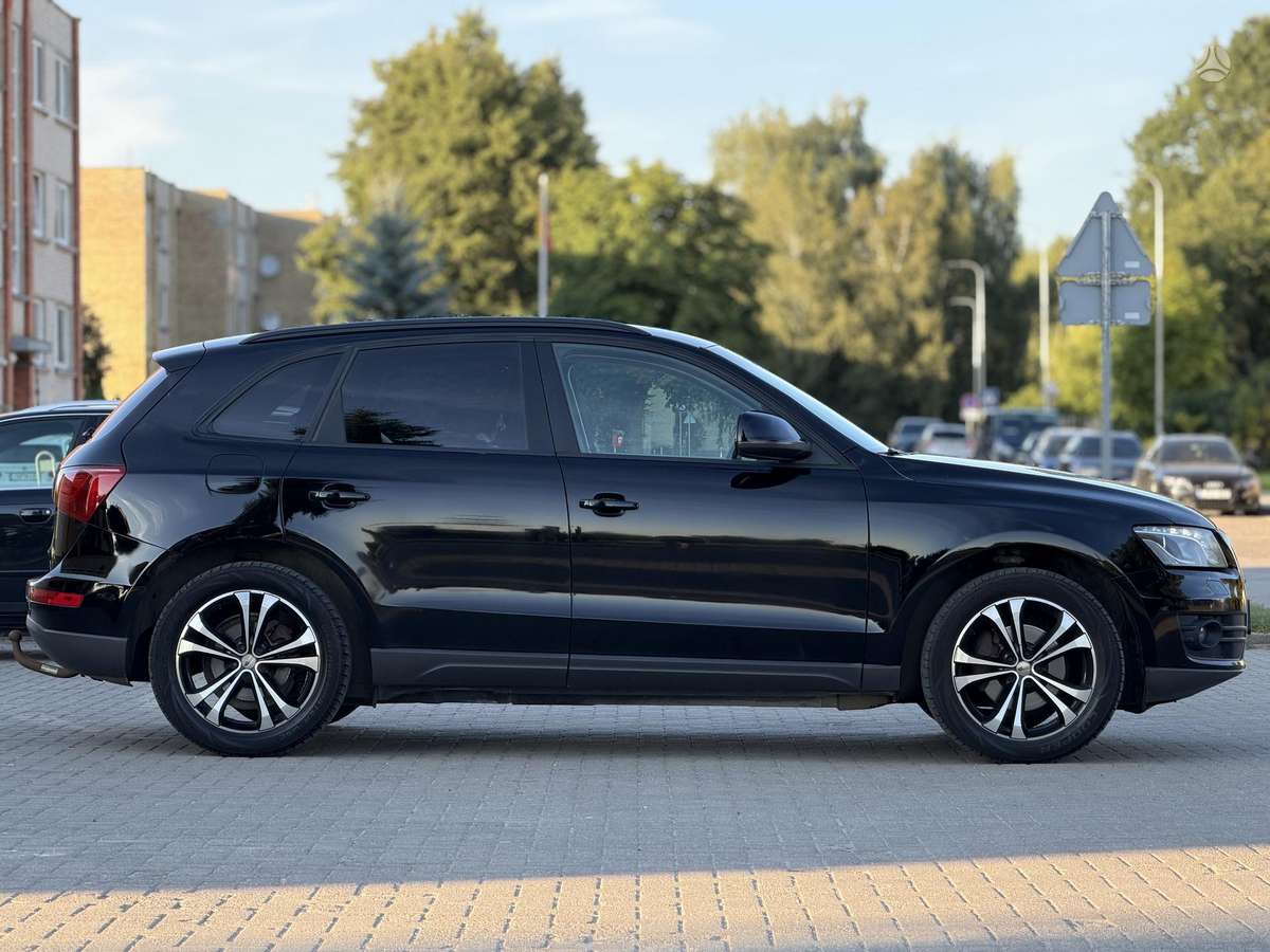 Audi Q5, 2.0 l., off-road / crossover