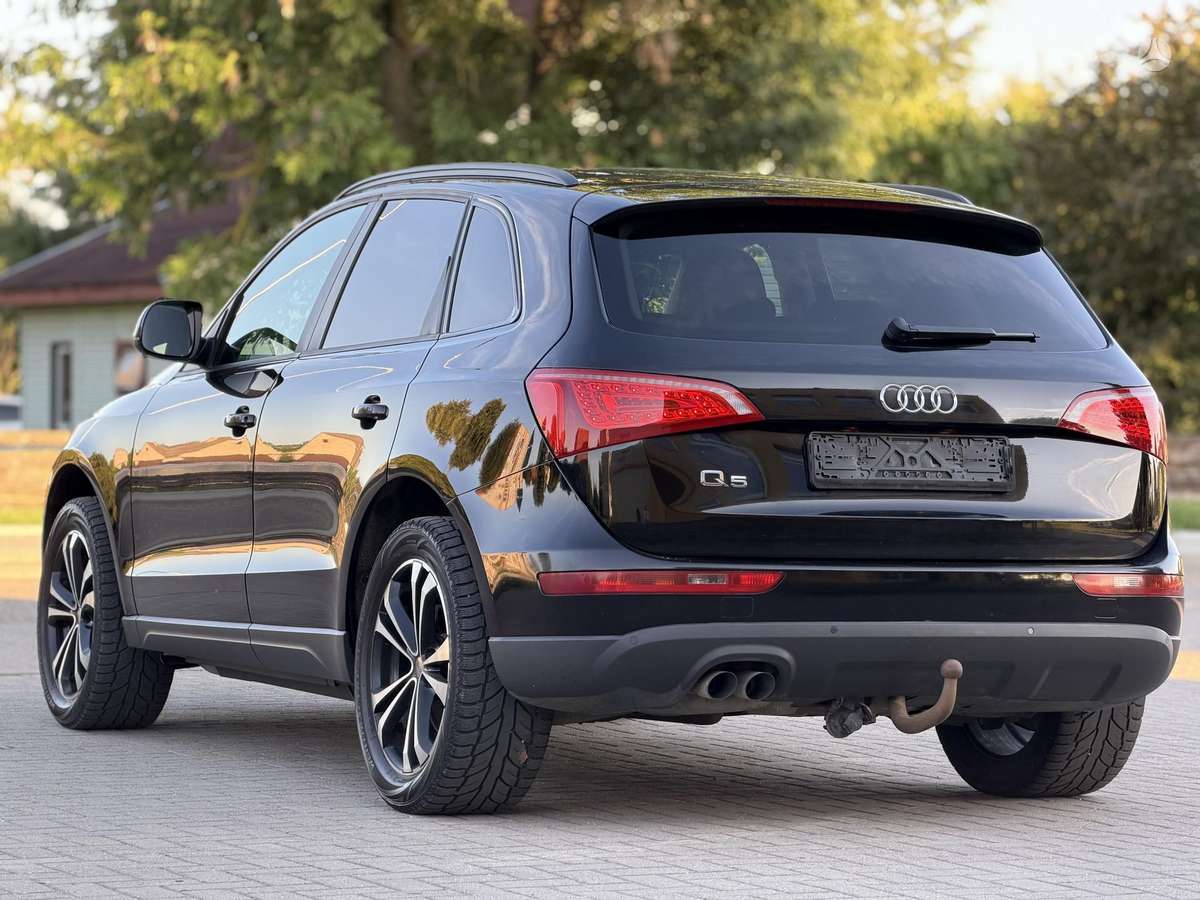 Audi Q5, 2.0 l., off-road / crossover