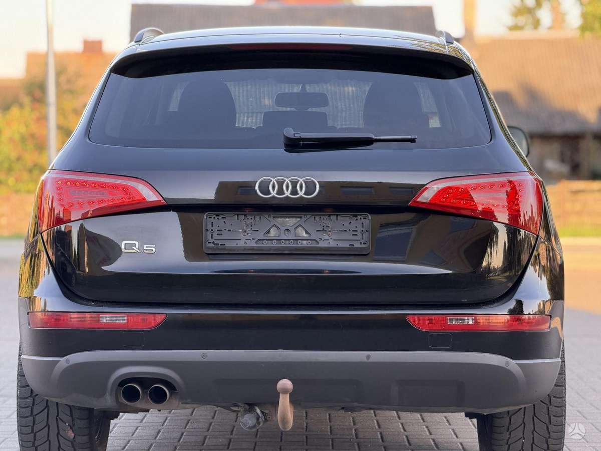 Audi Q5, 2.0 l., off-road / crossover
