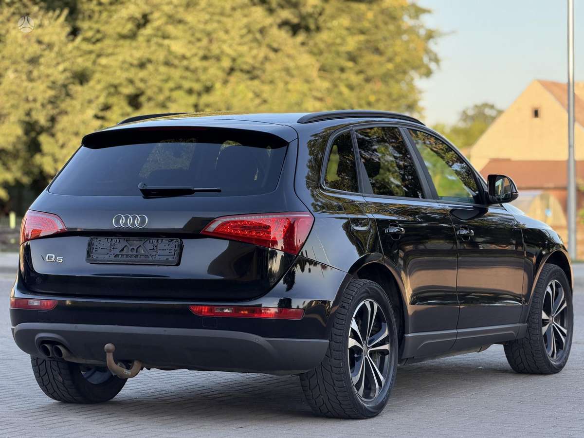 Audi Q5, 2.0 l., off-road / crossover