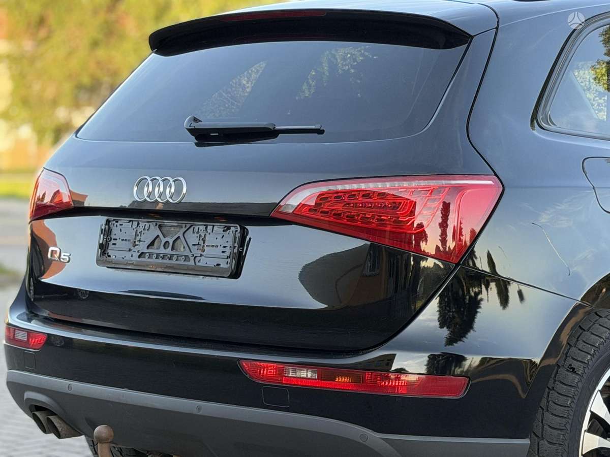 Audi Q5, 2.0 l., off-road / crossover