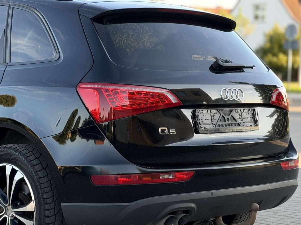 Audi Q5, 2.0 l., off-road / crossover