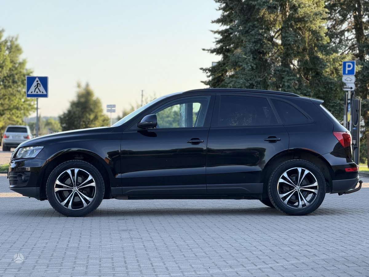 Audi Q5, 2.0 l., off-road / crossover