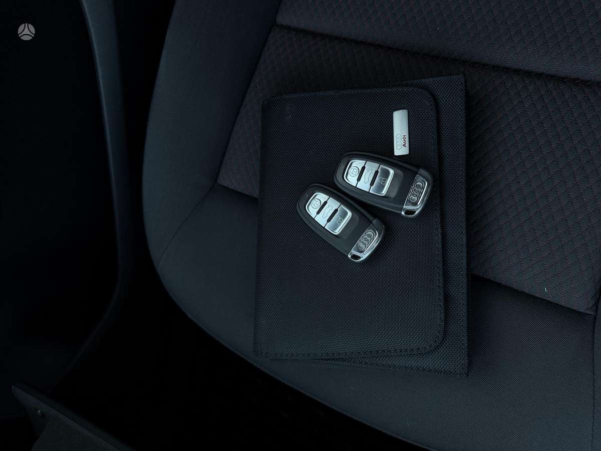 Audi Q5, 2.0 l., off-road / crossover