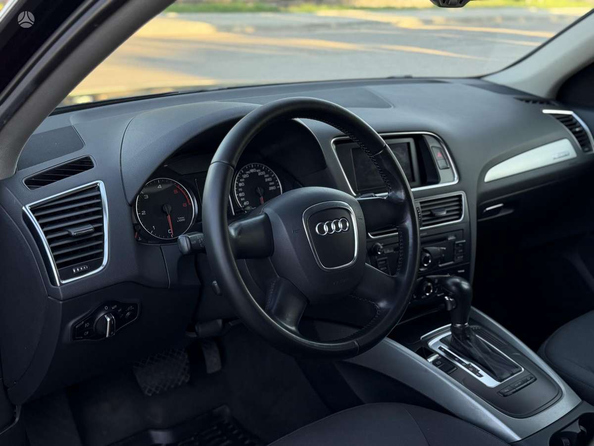 Audi Q5, 2.0 l., off-road / crossover