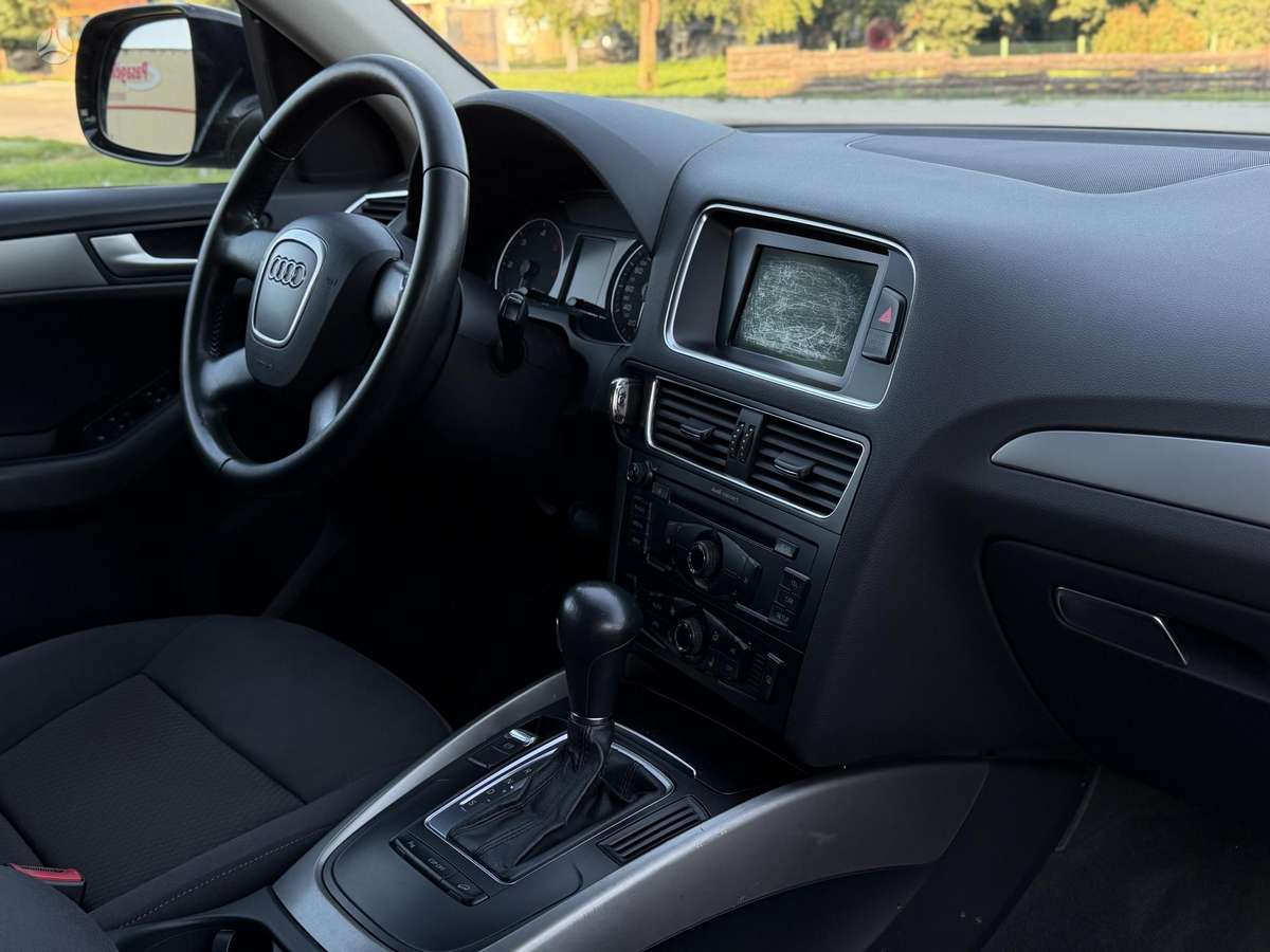 Audi Q5, 2.0 l., off-road / crossover