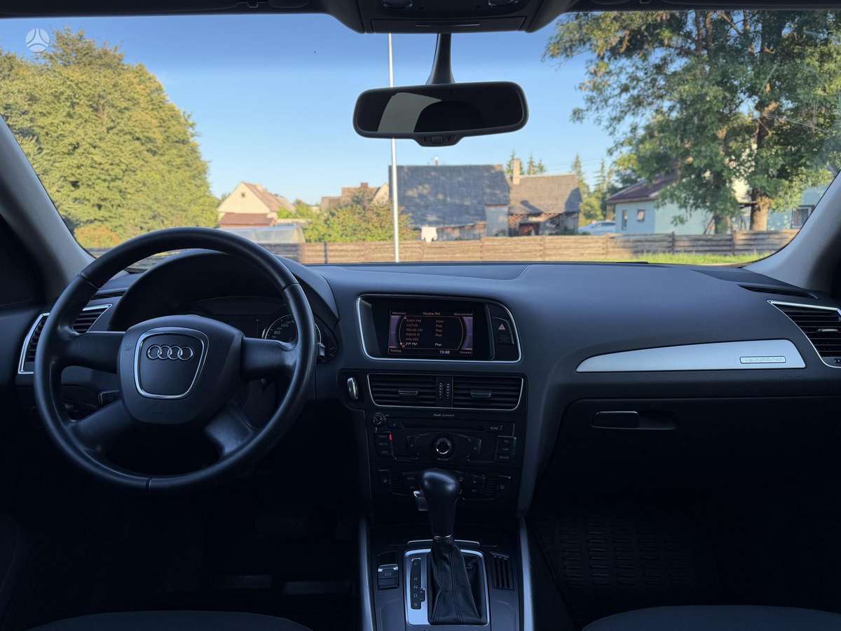Audi Q5, 2.0 l., off-road / crossover
