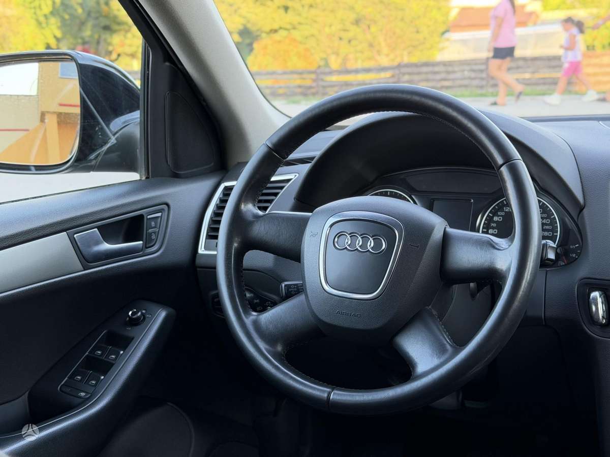 Audi Q5, 2.0 l., off-road / crossover