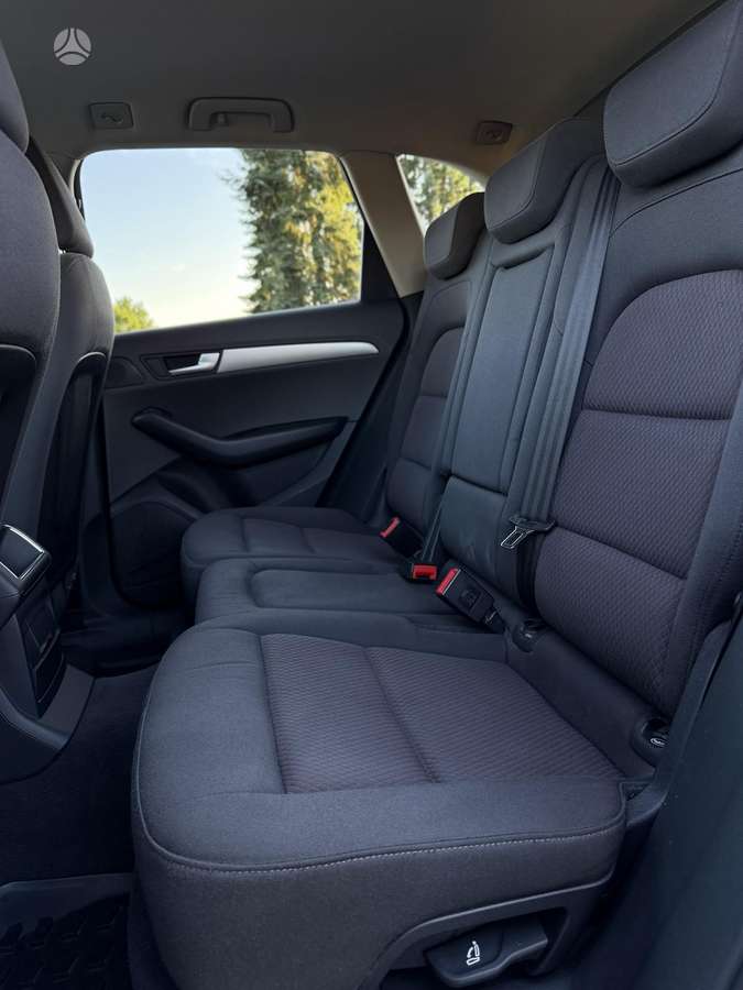 Audi Q5, 2.0 l., off-road / crossover