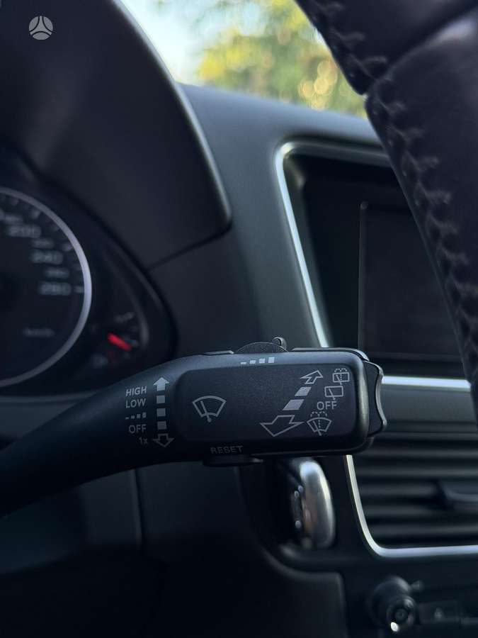 Audi Q5, 2.0 l., off-road / crossover