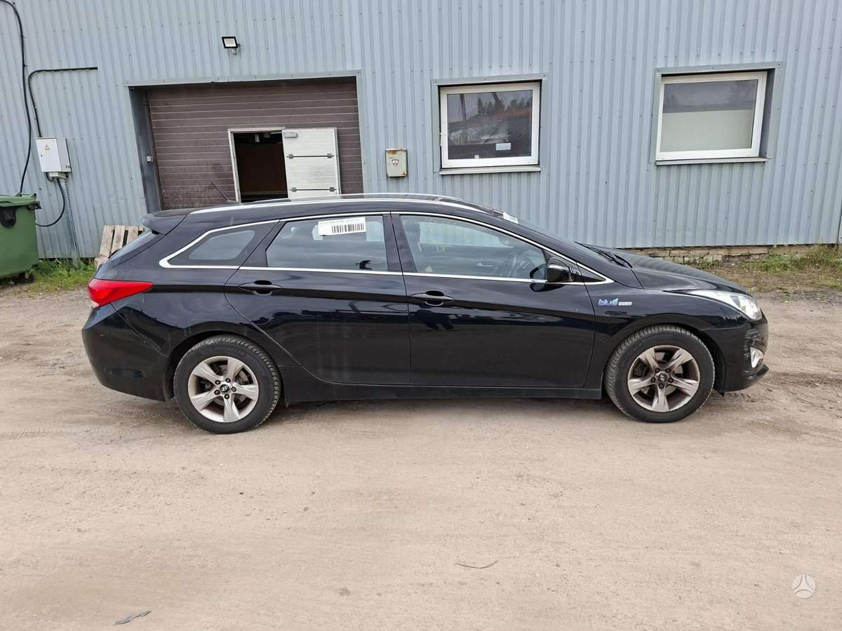 Hyundai i40 for parts. Engine code d4fd color code nka
