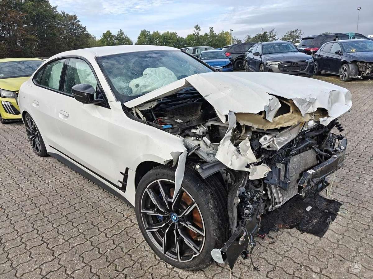 BMW i4, 84 kWh, coupe