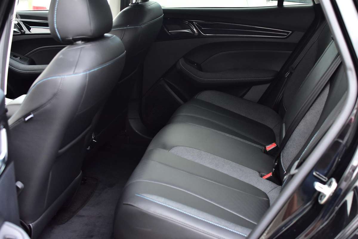 MG MG5, 57 kWh, universalas