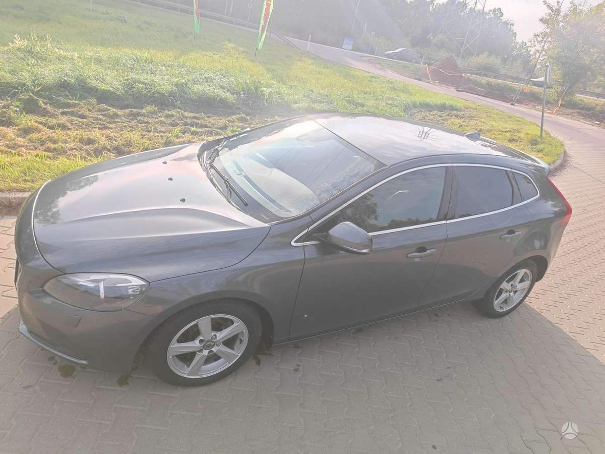 Volvo V40, 2.0 l., hatchback