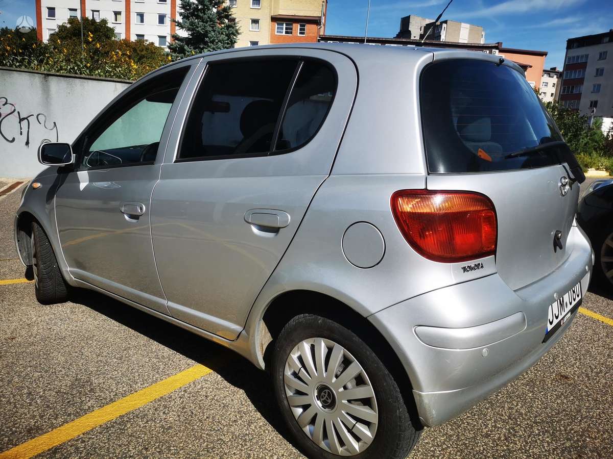 Toyota Yaris - 4