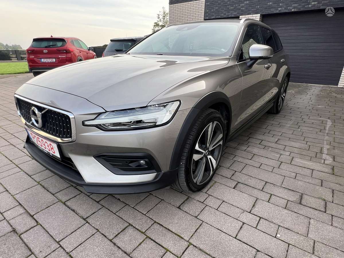 Volvo V60 Cross Country - 1