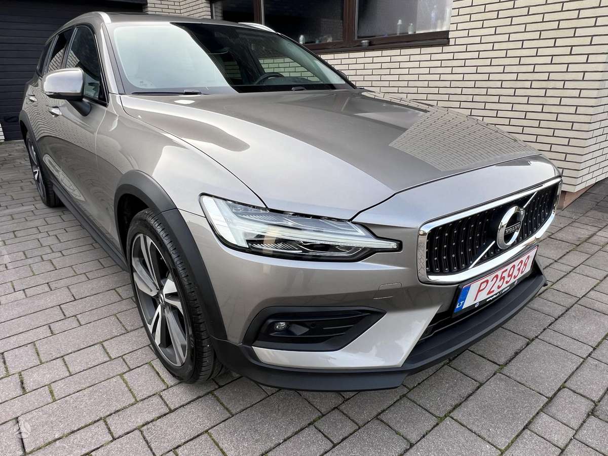 Volvo V60 Cross Country - 3