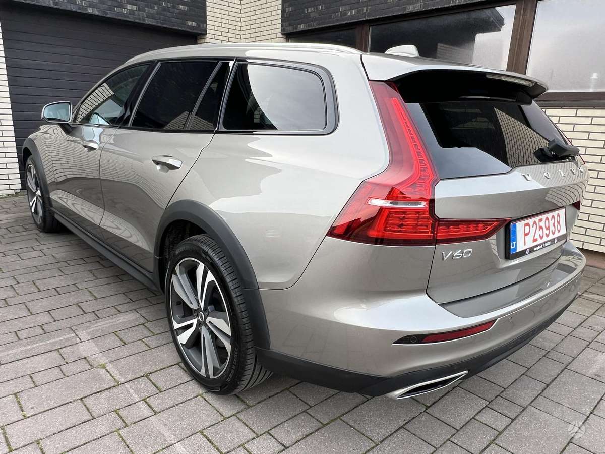 Volvo V60 Cross Country - 8