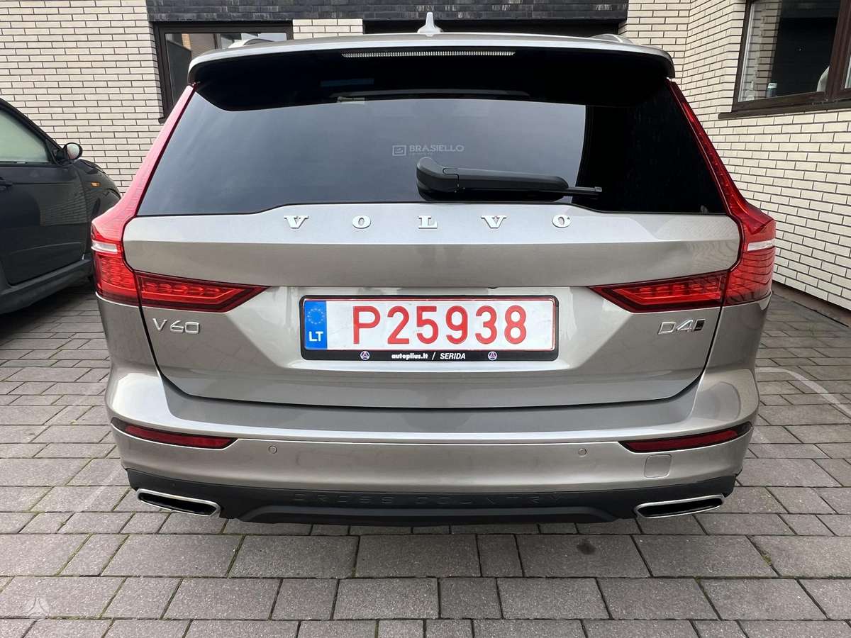 Volvo V60 Cross Country - 9