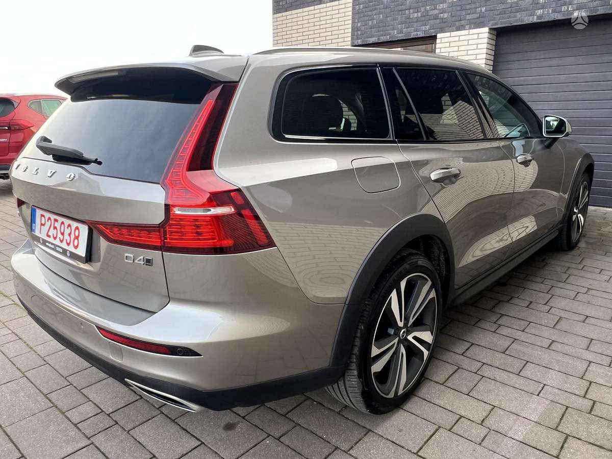 Volvo V60 Cross Country - 10