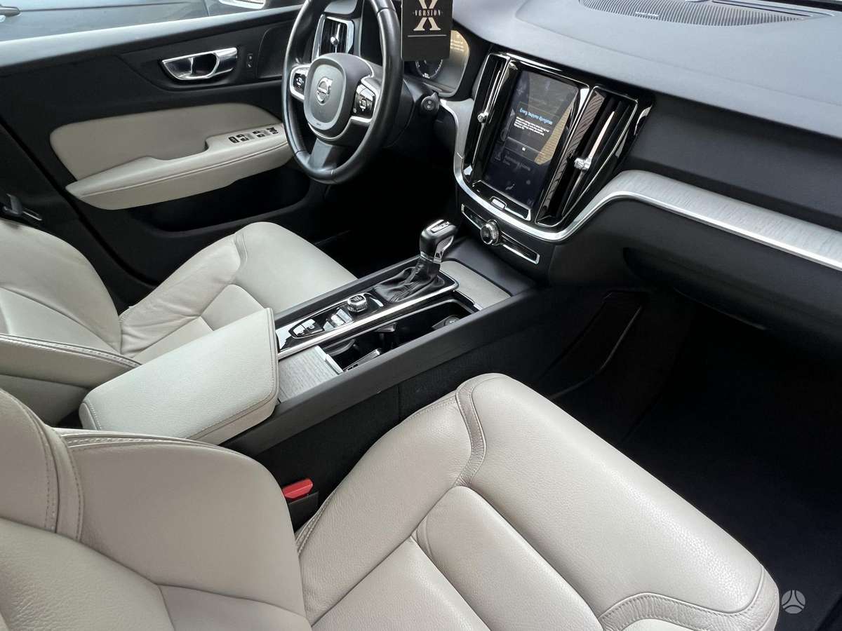 Volvo V60 Cross Country - 12