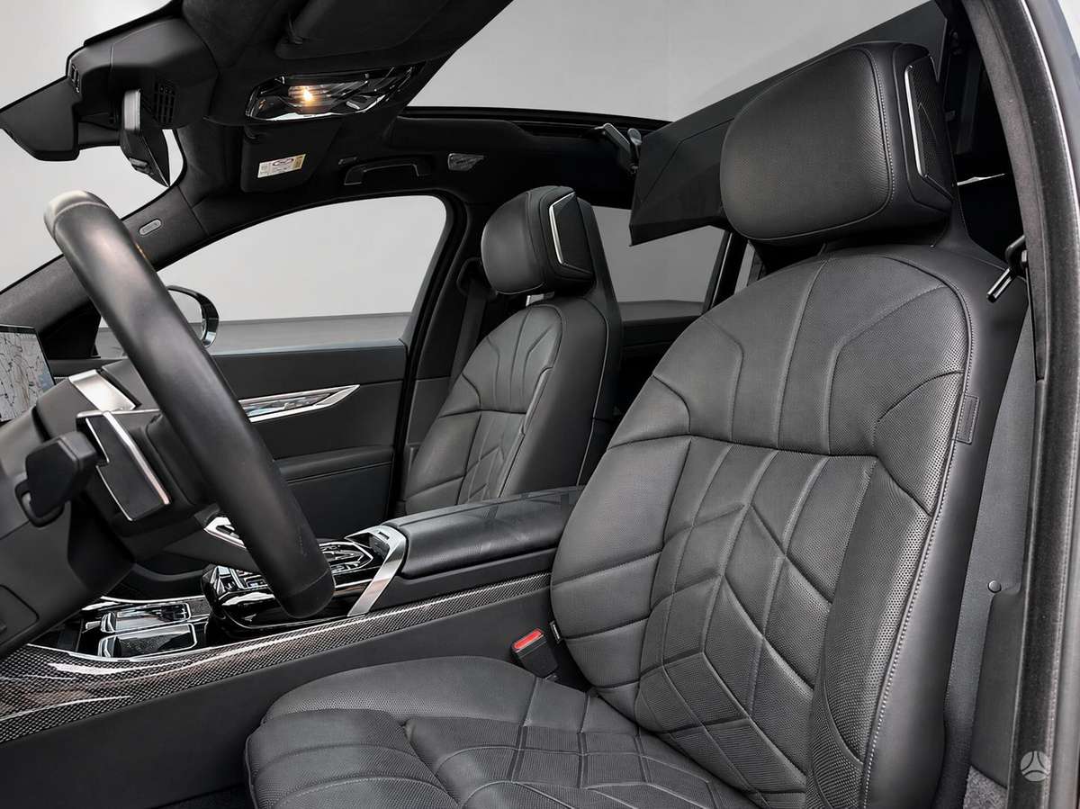 BMW i7, saloon / sedan