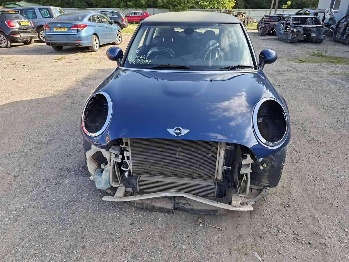 Mini Cooper dalimis. Engine code b38 b38a15a b38b15 color code b69 gear