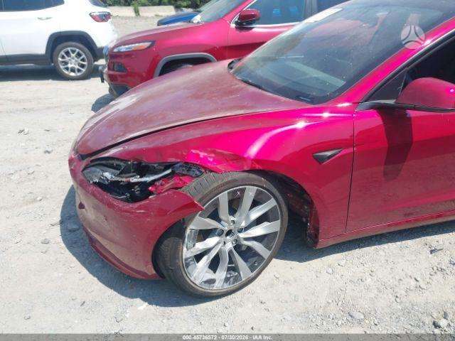 Tesla Model 3, sedanas