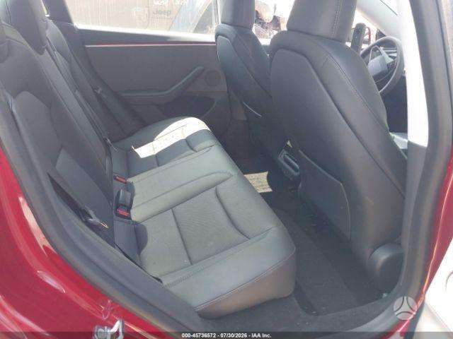 Tesla Model 3, Седан