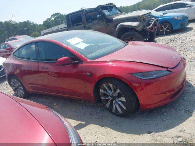 Tesla Model 3, Седан