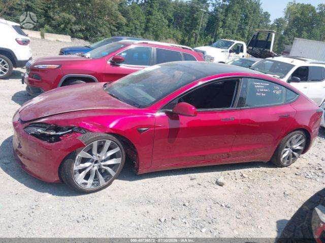 Tesla Model 3, Седан