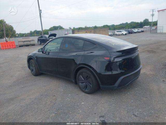Tesla Model Y - 4