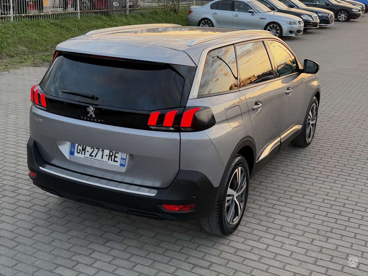 Peugeot 5008 - 8