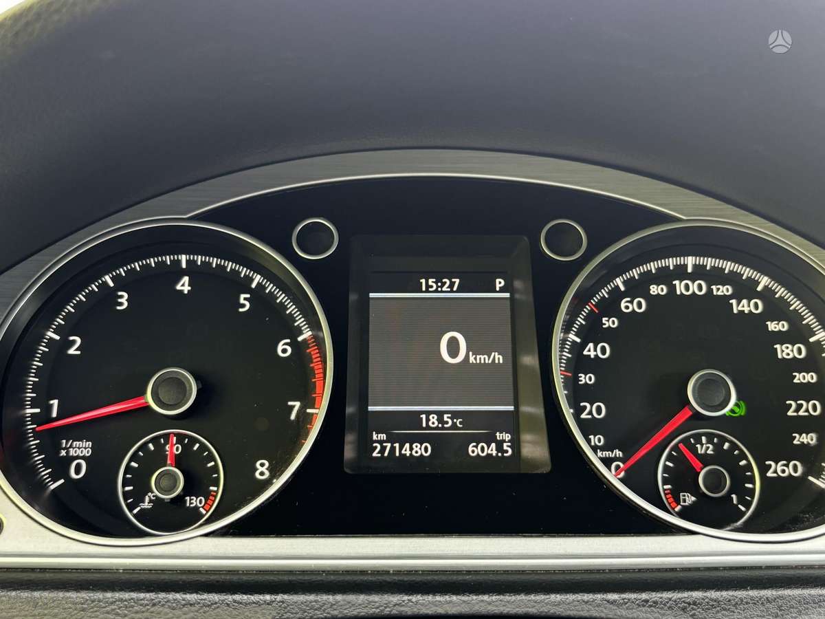 Volkswagen Passat - 11