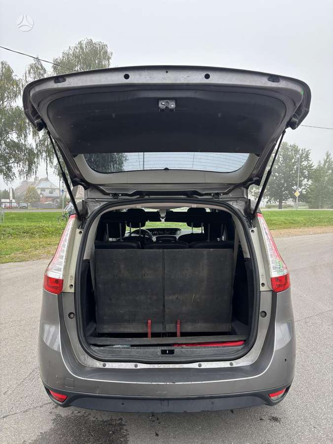 Renault Grand Scenic - 10